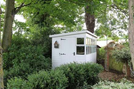 Yattendon, Berkshire -  1 mile to The Royal Oak hotel, restaurant & pub, village store, cafe & primary school, Image 28
