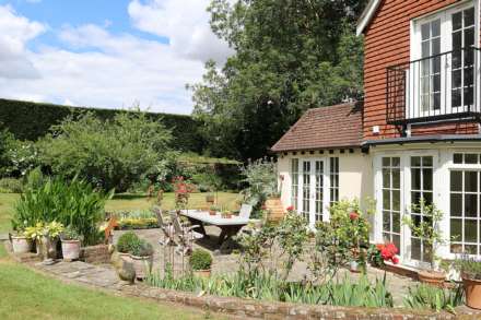 Yattendon, Berkshire -  1 mile to The Royal Oak hotel, restaurant & pub, village store, cafe & primary school, Image 31