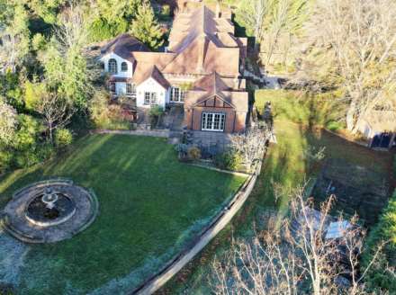 Riverview Road, Pangbourne - Walk to shops & train station, Image 3