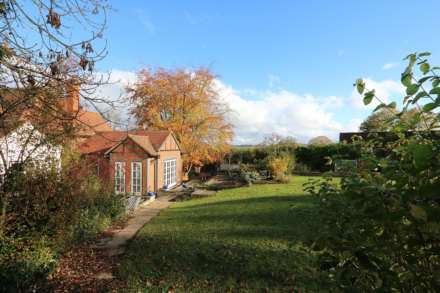 Riverview Road, Pangbourne - Walk to shops & train station, Image 37