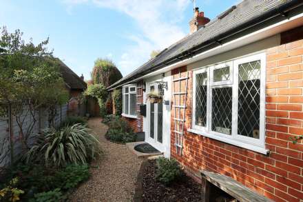 North Street, Nr Englefield - peaceful hamlet on the edge of Englefield estate, Image 17