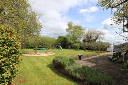 Emery Acres, Upper Basildon, Image 4