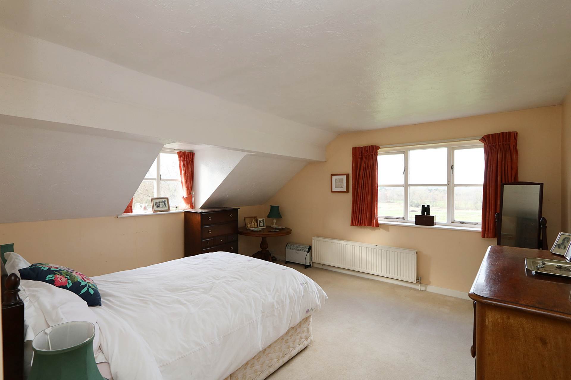 Padworth, Berkshire - 40 acres/ equestrian, 30 loose boxes, Image 15