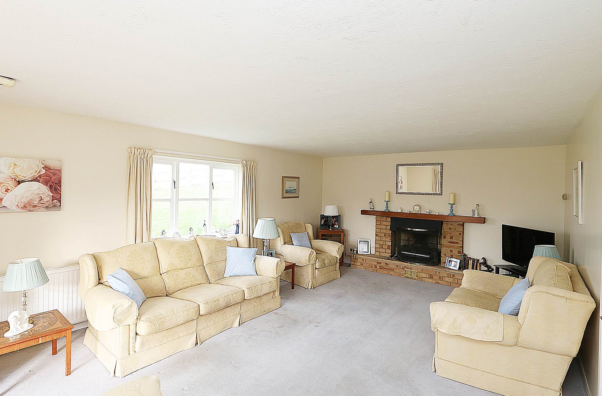 Padworth, Berkshire - 40 acres/ equestrian, 30 loose boxes, Image 6