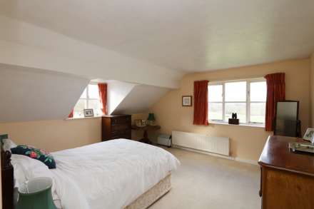 Padworth, Berkshire - 40 acres/ equestrian, 30 loose boxes, Image 15