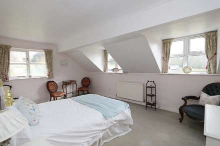 Padworth, Berkshire - 40 acres/ equestrian, 30 loose boxes, Image 16