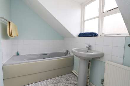 Padworth, Berkshire - 40 acres/ equestrian, 30 loose boxes, Image 17