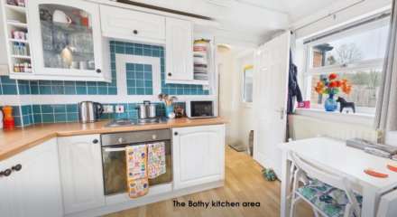 Padworth, Berkshire - 40 acres/ equestrian, 30 loose boxes, Image 22