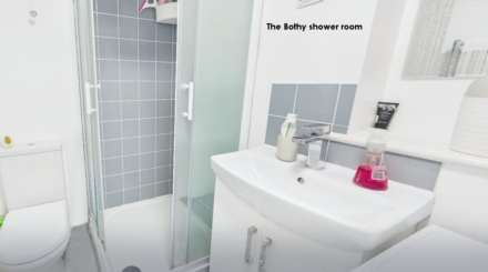 Padworth, Berkshire - 40 acres/ equestrian, 30 loose boxes, Image 24