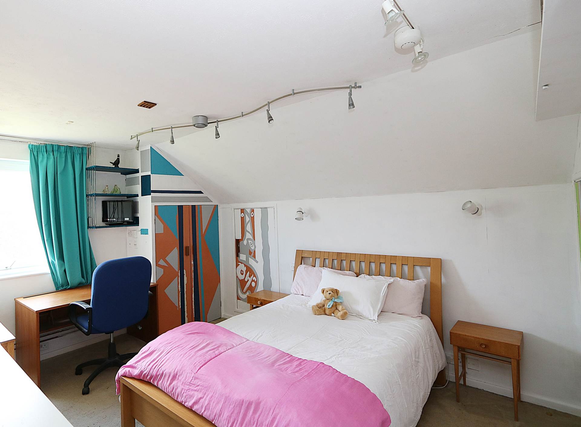 Tilehurst, off the highly sought after Long Lane, Image 17