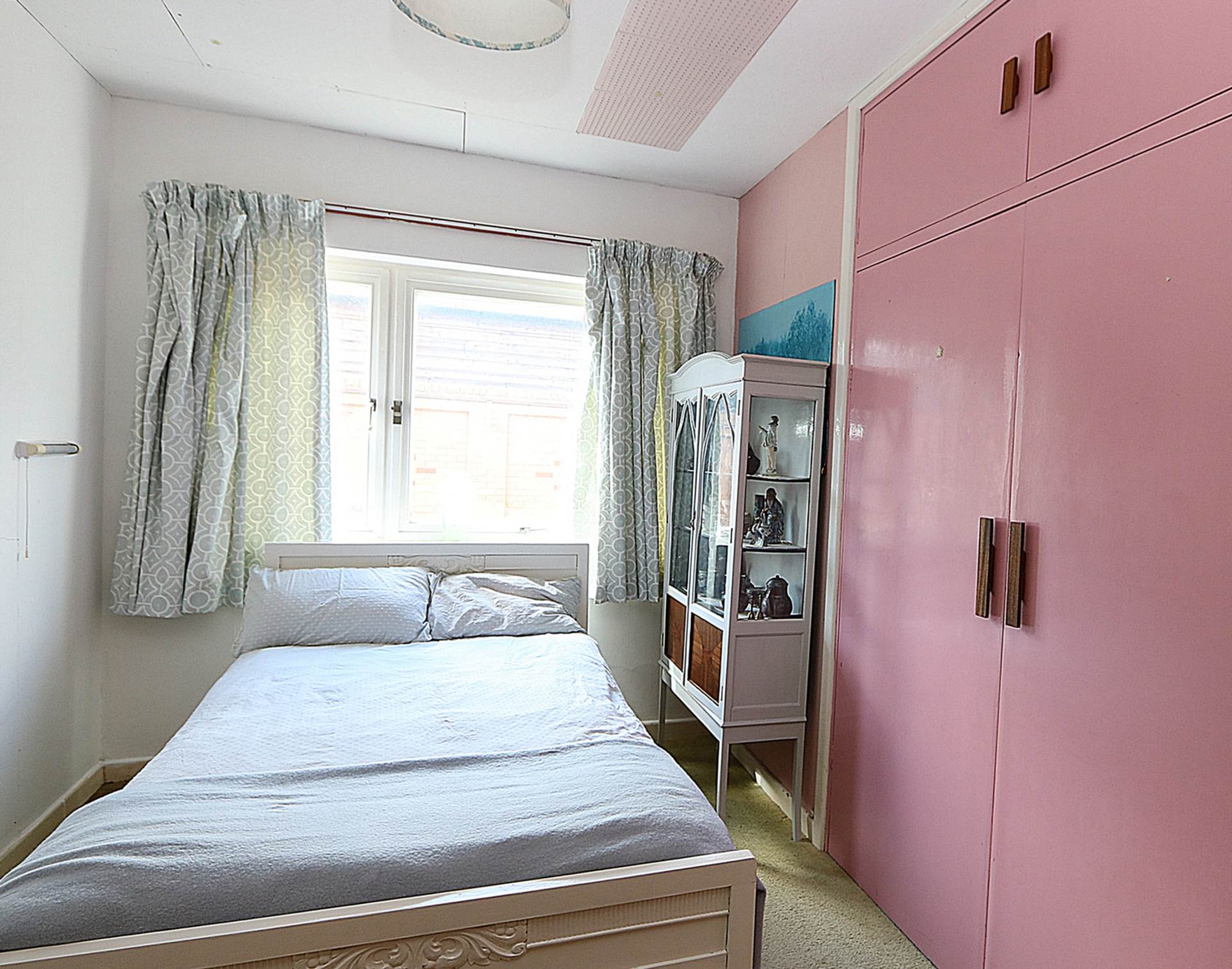 Tilehurst, off the highly sought after Long Lane, Image 19