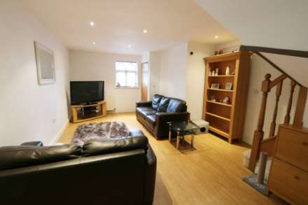 Pangbourne, Berkshire - Walk to shops, amenities and train station to London & Oxford, Image 3