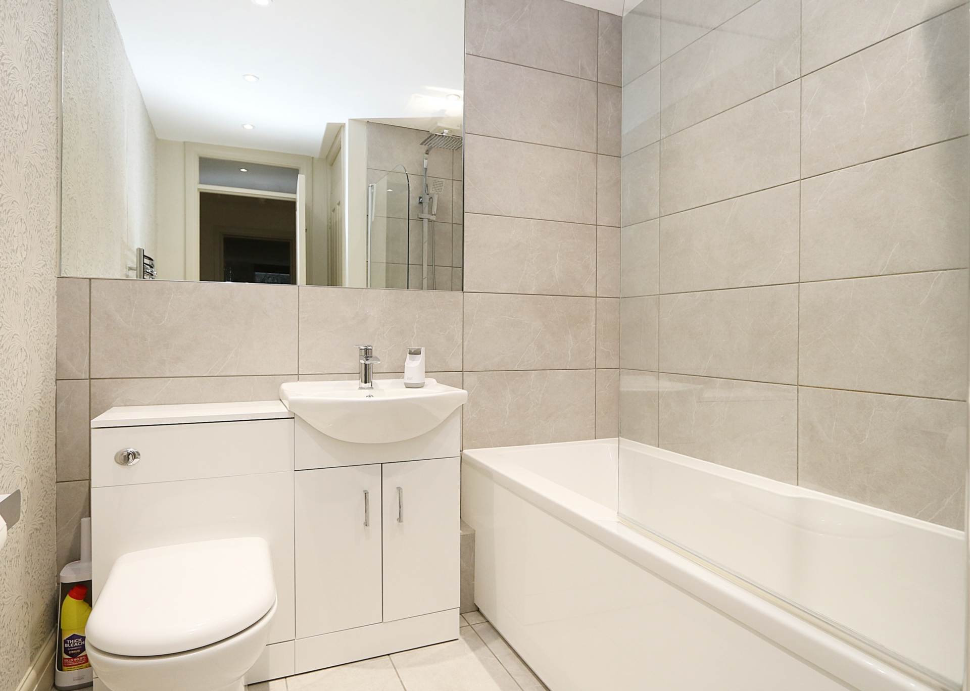 Pangbourne - Walk to train to London & Oxford, shops, restaurants, Image 9