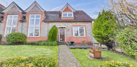 Pangbourne - Walk to train to London & Oxford, shops, restaurants, Image 1