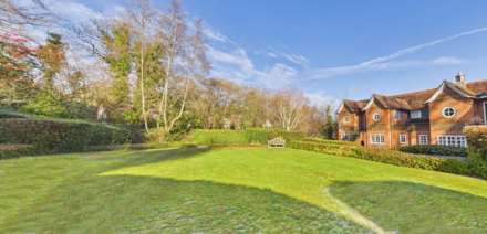 Pangbourne - Walk to train to London & Oxford, shops, restaurants, Image 10