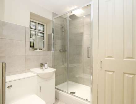 Pangbourne - Walk to train to London & Oxford, shops, restaurants, Image 8