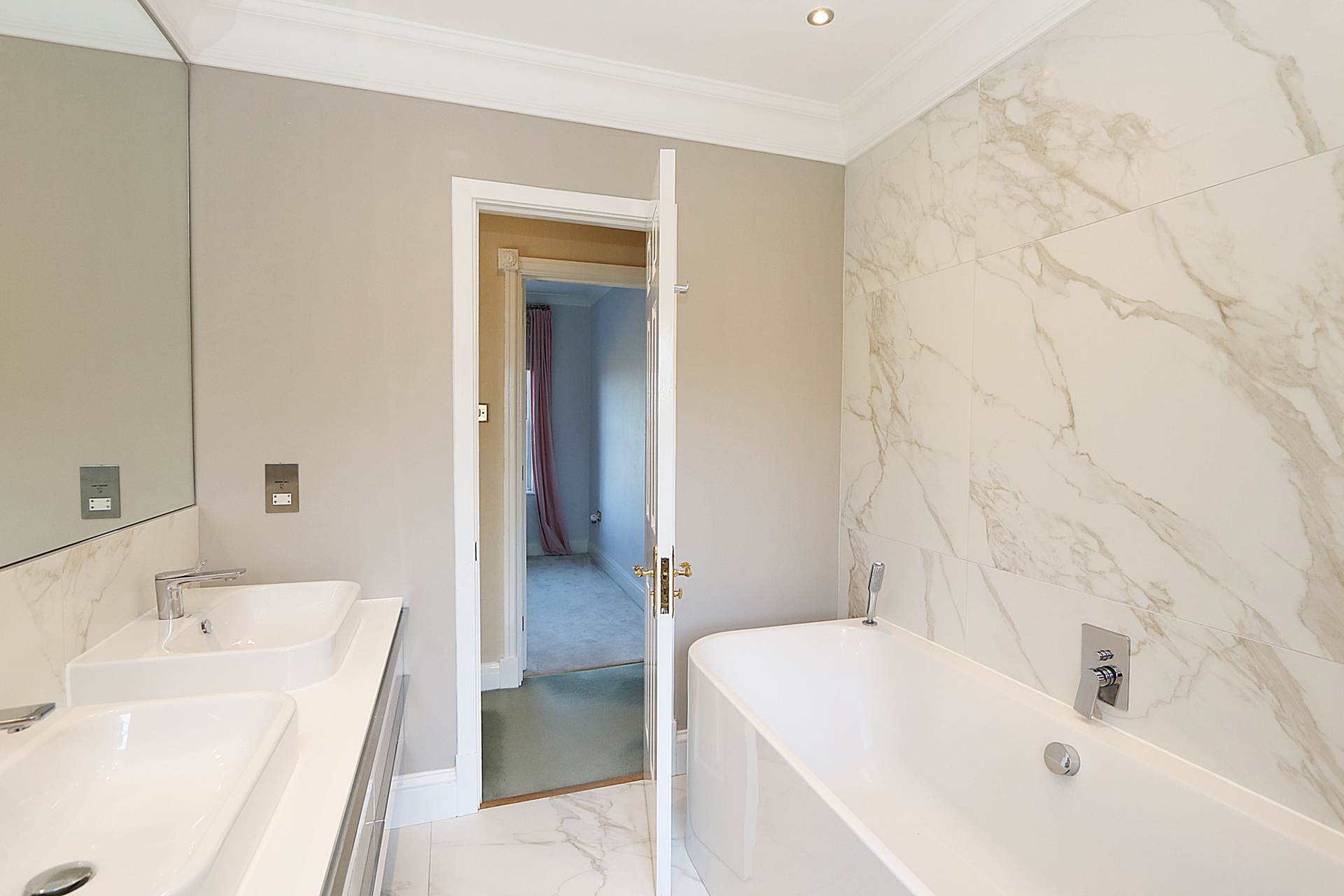 Pangbourne, Pangbourne Hill - peaceful location within easy 6/7 mins walk to the shops/ train station to London, Image 22