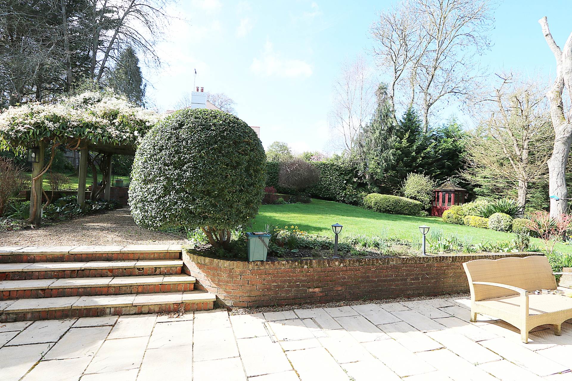 Pangbourne, Pangbourne Hill - peaceful location within easy 6/7 mins walk to the shops/ train station to London, Image 23