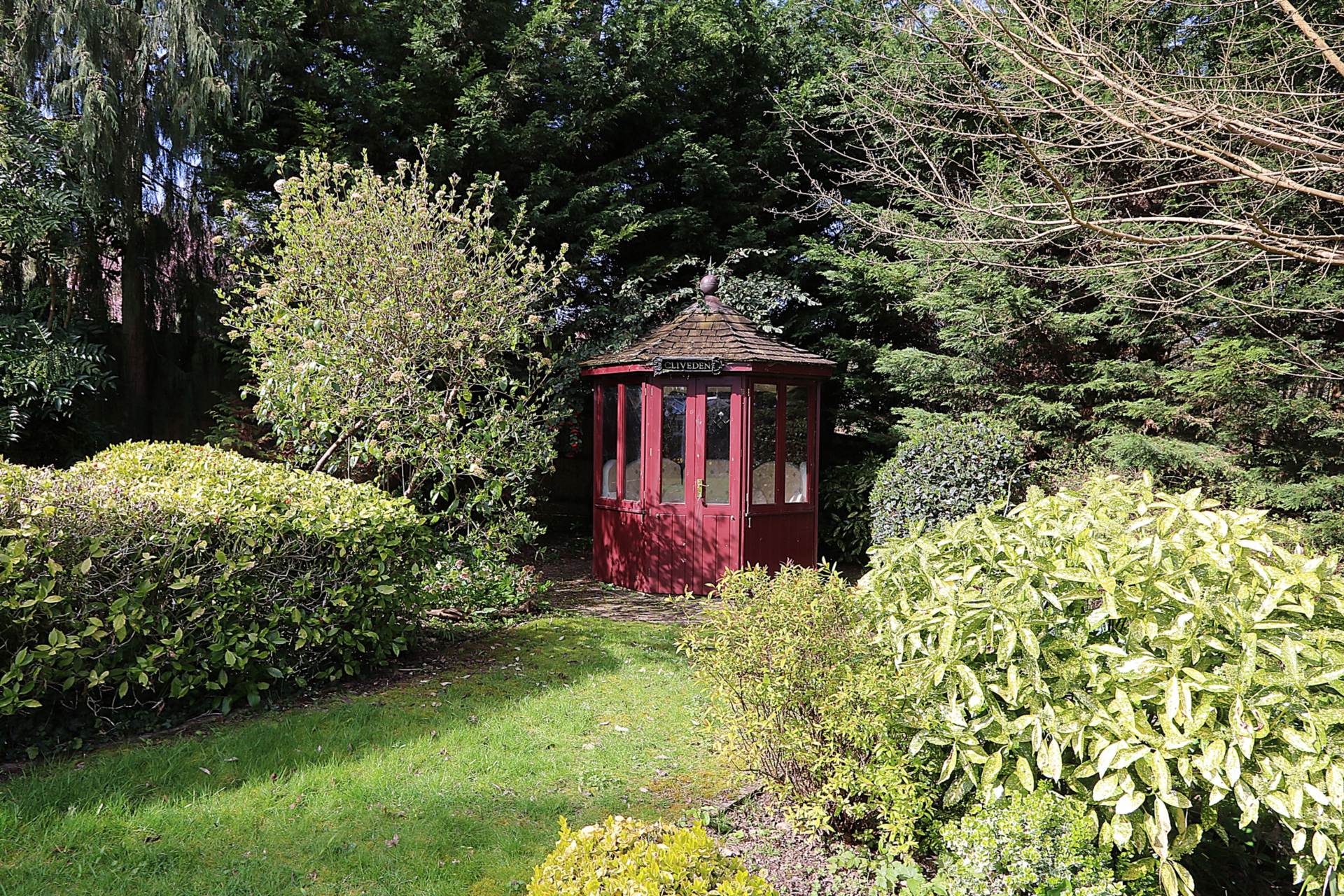 Pangbourne, Pangbourne Hill - peaceful location within easy 6/7 mins walk to the shops/ train station to London, Image 24