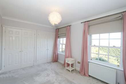 Pangbourne, Pangbourne Hill - peaceful location within easy 6/7 mins walk to the shops/ train station to London, Image 15