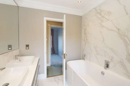 Pangbourne, Pangbourne Hill - peaceful location within easy 6/7 mins walk to the shops/ train station to London, Image 22