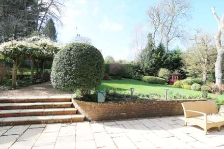Pangbourne, Pangbourne Hill - peaceful location within easy 6/7 mins walk to the shops/ train station to London, Image 23