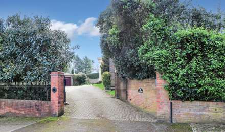 Pangbourne, Pangbourne Hill - peaceful location within easy 6/7 mins walk to the shops/ train station to London, Image 4
