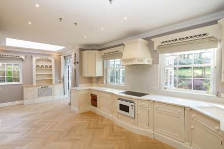 Pangbourne, Pangbourne Hill - peaceful location within easy 6/7 mins walk to the shops/ train station to London, Image 5