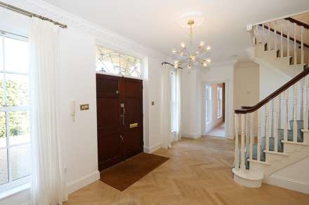 Pangbourne, Pangbourne Hill - peaceful location within easy 6/7 mins walk to the shops/ train station to London, Image 9