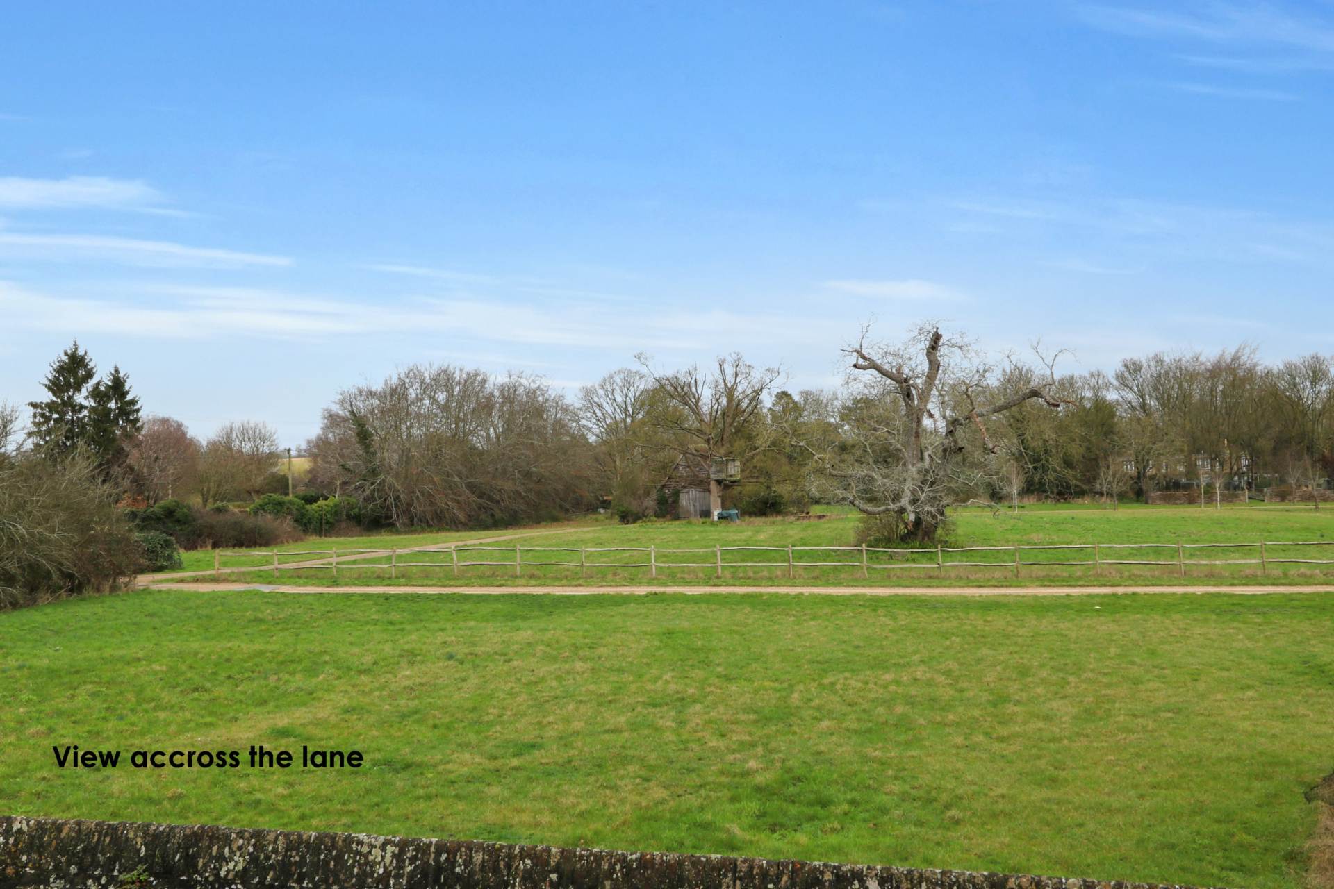 Moulsford, Oxfordshire - Walk to village green,  pub/ restaurant, Moulsford & Cranford House Schools, Image 24