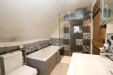 Moulsford, Oxfordshire - Walk to village green,  pub/ restaurant, Moulsford & Cranford House Schools, Image 13