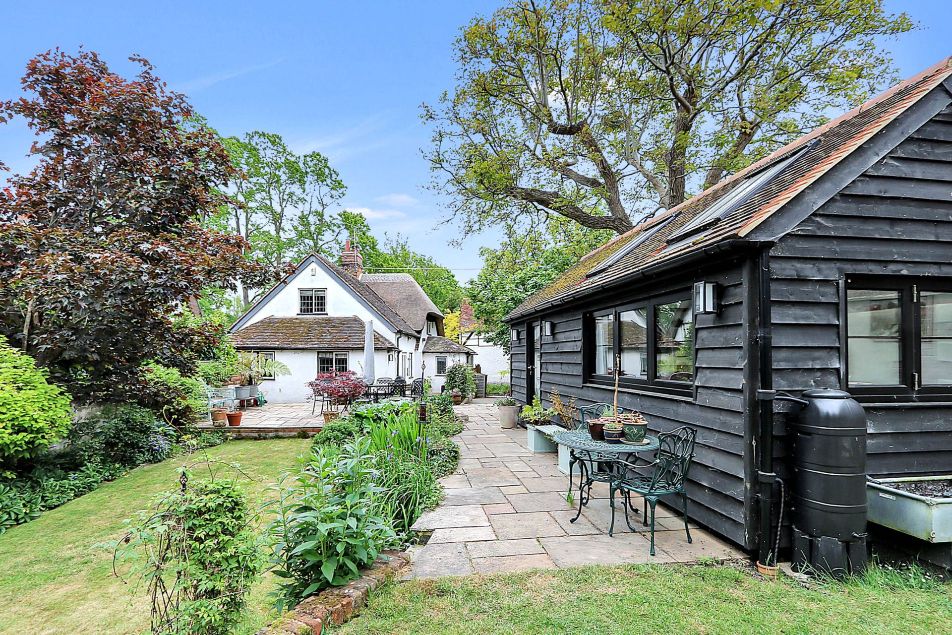 North Moreton - Walk to pub/restaurant/village green and children's play area, Image 3