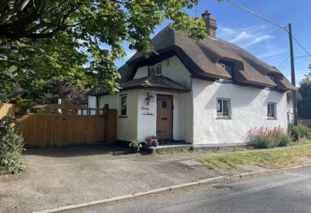North Moreton - Walk to pub/restaurant/village green and children`s play area