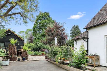 North Moreton - Walk to pub/restaurant/village green and children's play area, Image 13