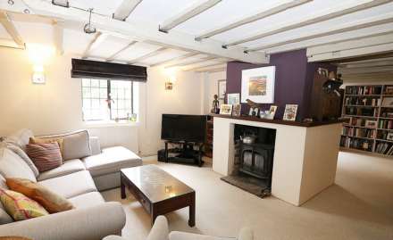 North Moreton - Walk to pub/restaurant/village green and children's play area, Image 2