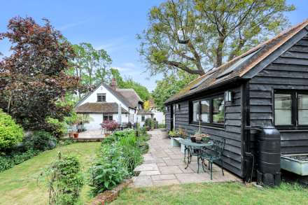 North Moreton - Walk to pub/restaurant/village green and children's play area, Image 3