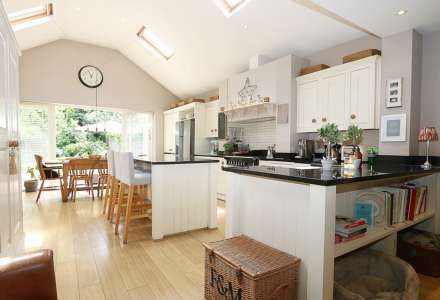 Thames Avenue, Pangbourne - Walk to shops & train station to London, Image 2