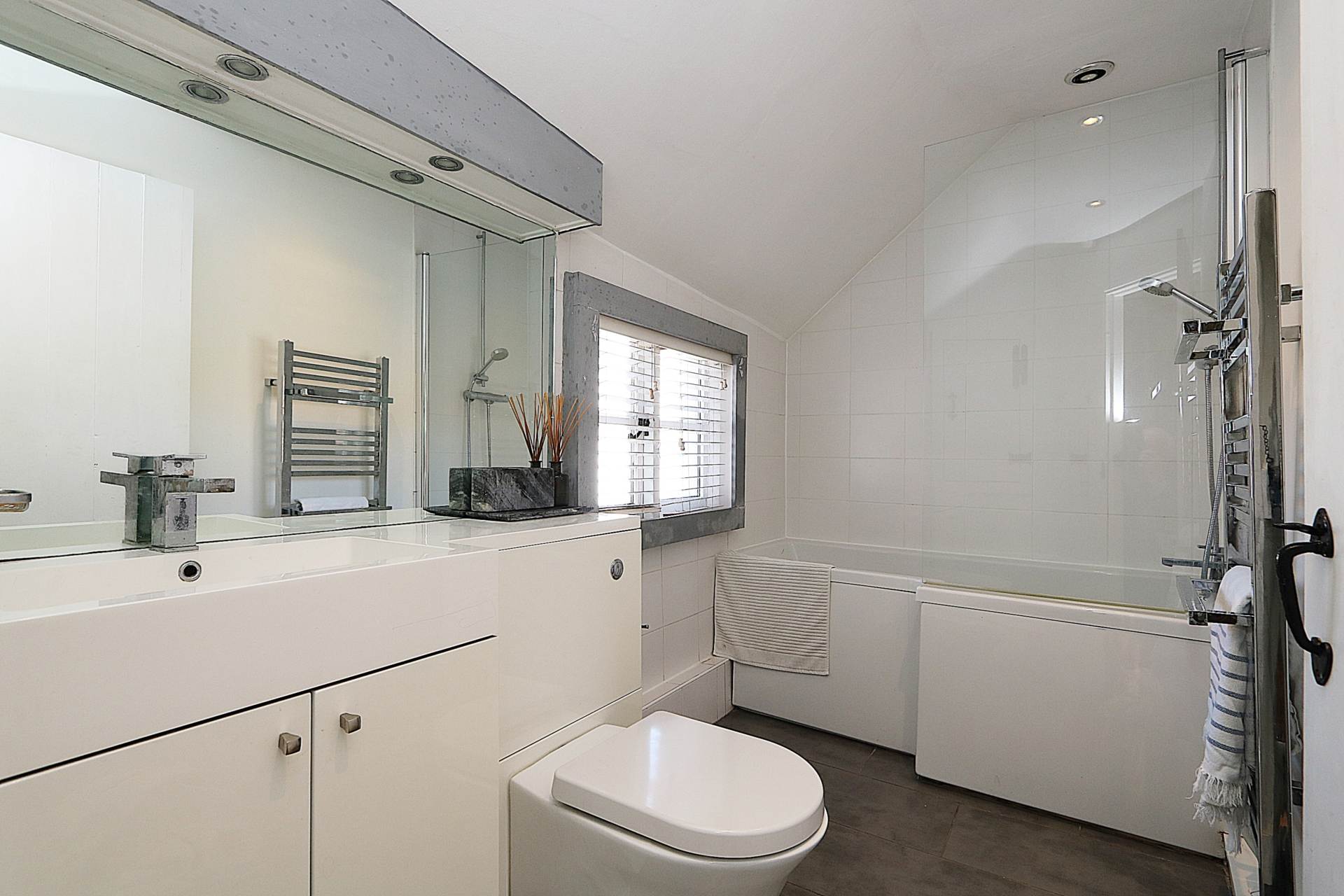 Pangbourne Hill, Pangbourne - 2 mins walk to train station and shops, Image 15