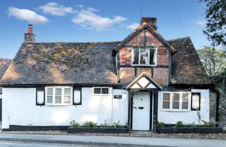 Pangbourne Hill, Pangbourne - 2 mins walk to train station and shops