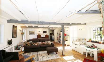 Pangbourne Hill, Pangbourne - 2 mins walk to train station and shops, Image 2