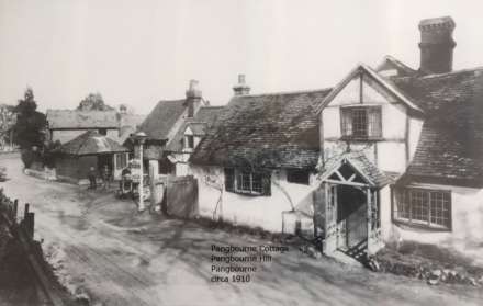 Pangbourne Hill, Pangbourne - 2 mins walk to train station and shops, Image 5