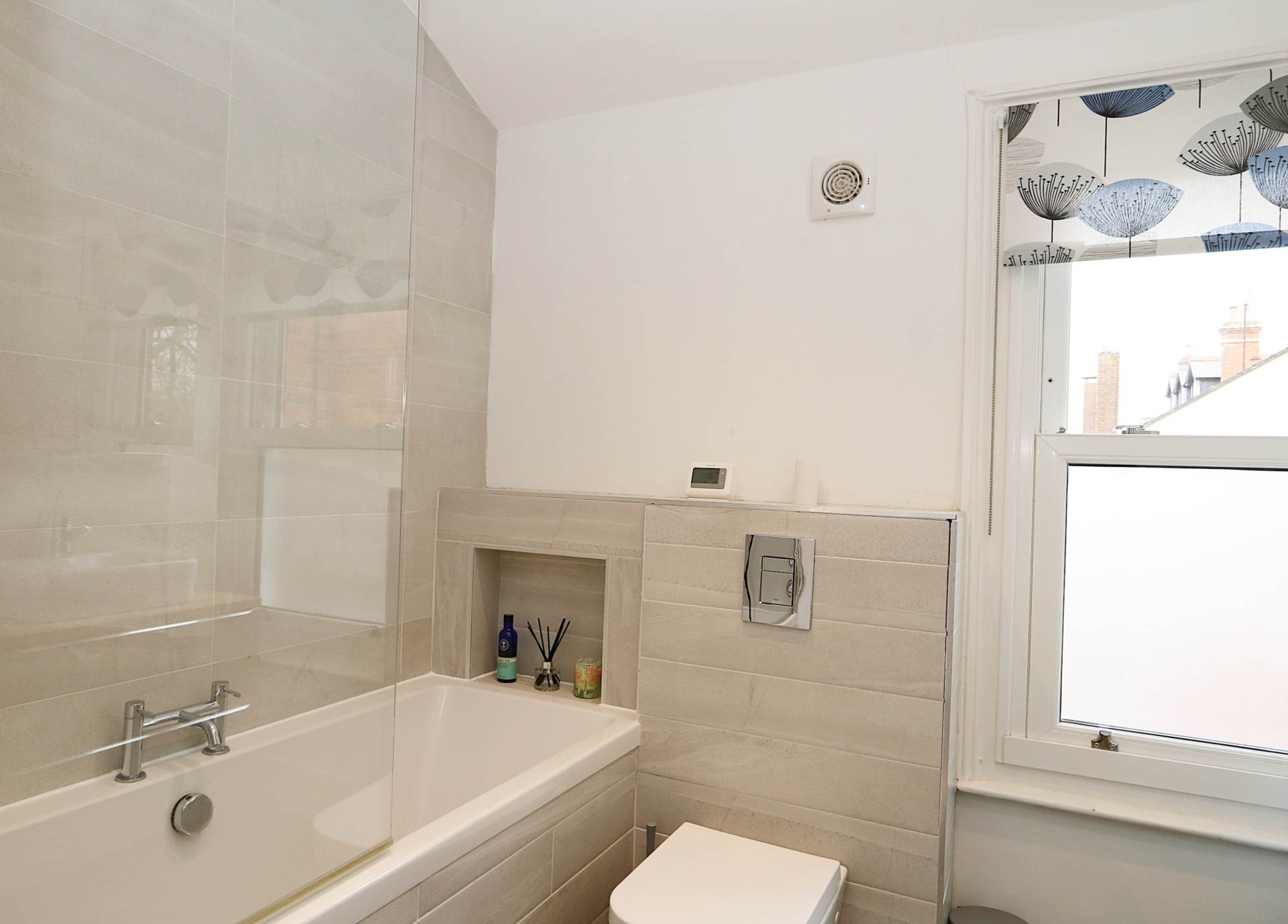 Thames Avenue, Pangbourne - walk to the shops & train station, Image 13