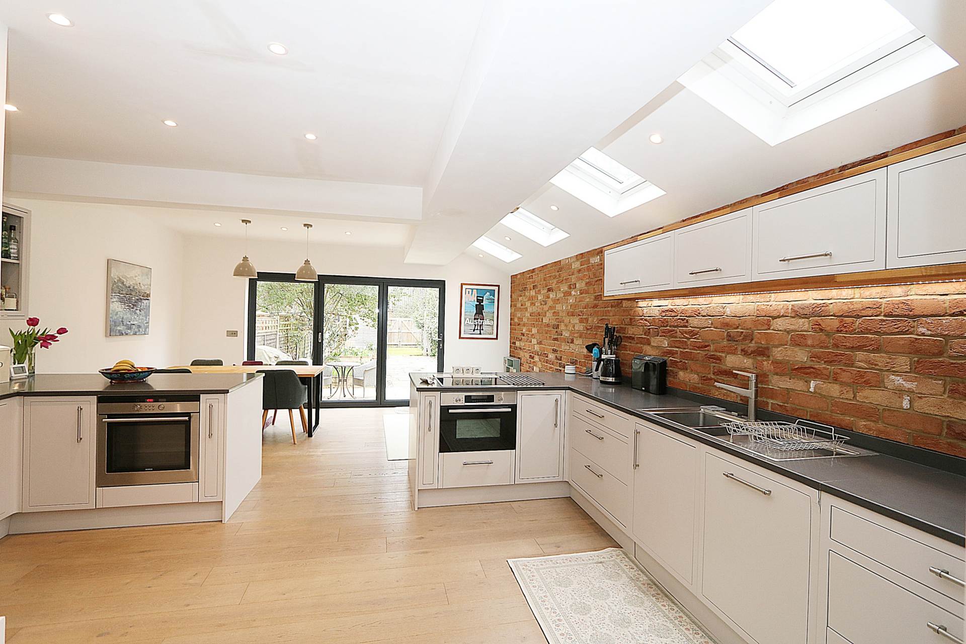 Thames Avenue, Pangbourne - walk to the shops & train station, Image 2