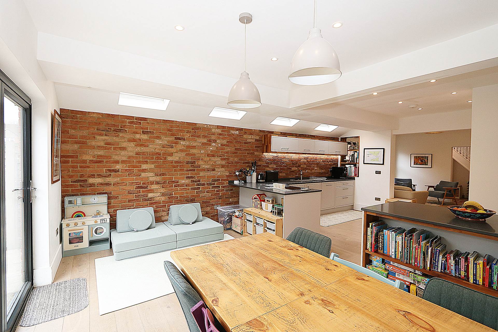 Thames Avenue, Pangbourne - walk to the shops & train station, Image 5