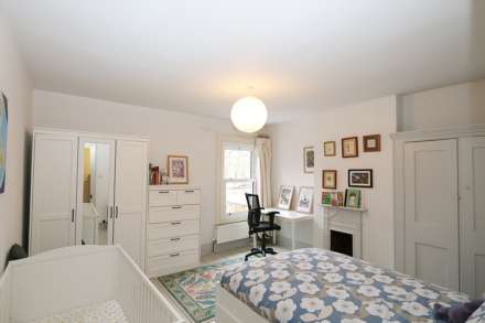 Thames Avenue, Pangbourne - walk to the shops & train station, Image 11