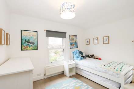 Thames Avenue, Pangbourne - walk to the shops & train station, Image 12