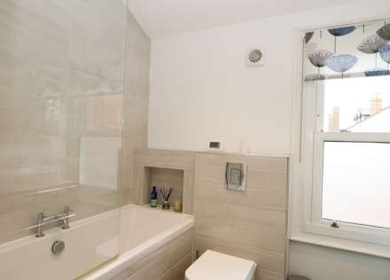 Thames Avenue, Pangbourne - walk to the shops & train station, Image 13