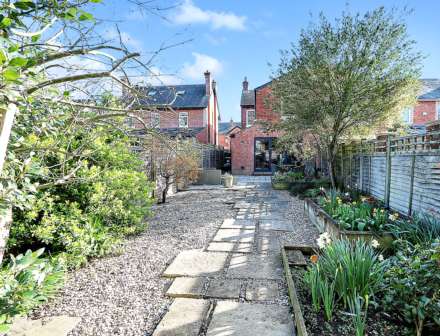 Thames Avenue, Pangbourne - walk to the shops & train station, Image 16