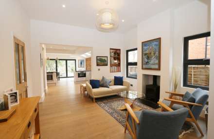 Thames Avenue, Pangbourne - walk to the shops & train station, Image 3