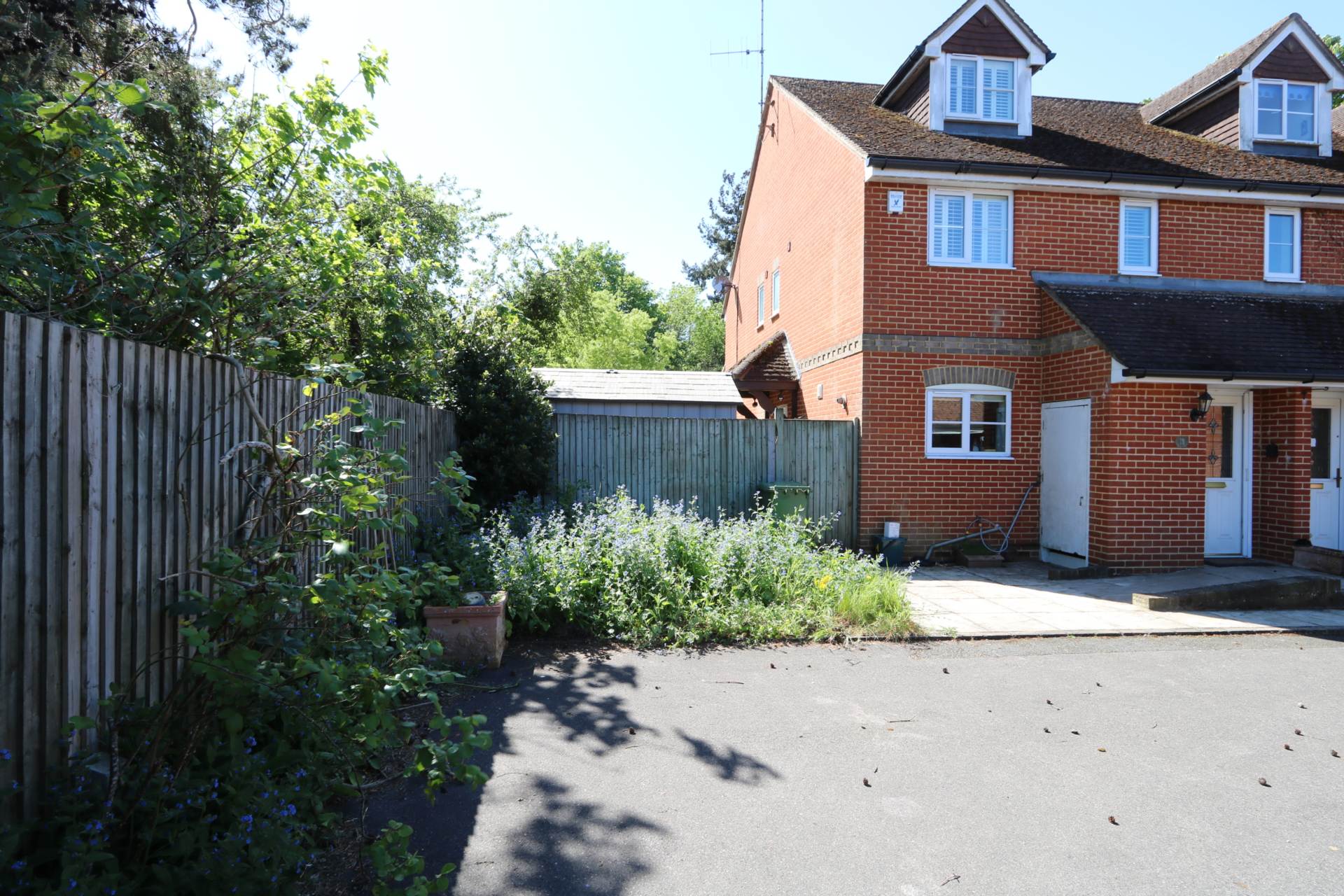 Horseshoe Road, Pangbourne - centre of the village, walk to shops & train to London/ Oxford, Image 14